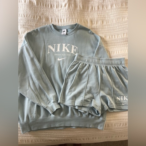 Nike Sportswear Essentials Oversized Sweatshirt & Shorts Set - Ocean Cube - Picture 7 of 10